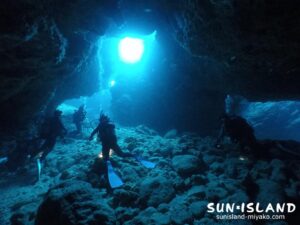 宮古島三大地形スポット【魔王の宮殿】
