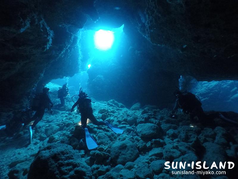 宮古島三大地形スポット【魔王の宮殿】