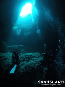下地島ダイビングスポット【中の島ホール】