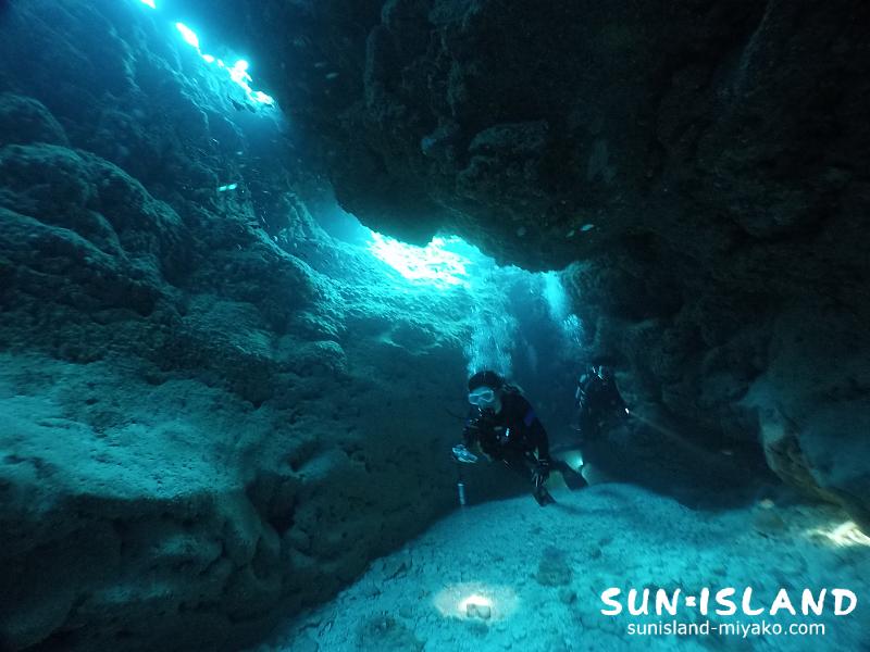 下地島ダイビングスポット【なるほどザ・ケーブ】