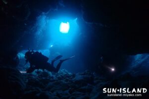 下地島ダイビングスポット『魔王の宮殿