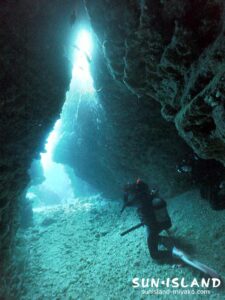 下地島ダイビングスポット『ツインケーブ　