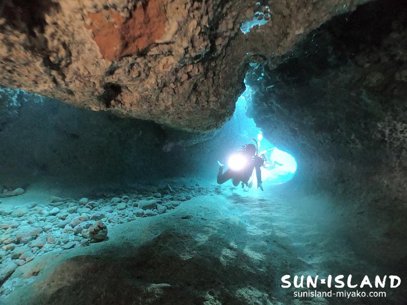 下地島ダイビングスポット『ムーンライトホール』