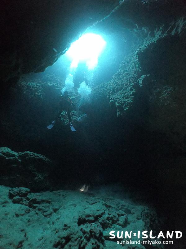 下地島ダイビングスポット『中の島ホール』