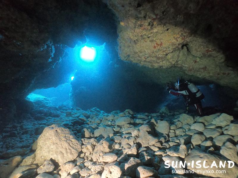 下地島ダイビングスポット『魔王の宮殿』