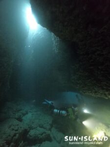 サイドマウントで潜る宮古島ダイビング