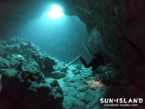 伊良部島ダイビングスポット『クロスホール』