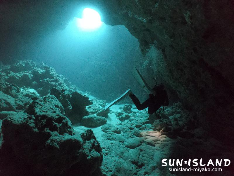 伊良部島ダイビングスポット『クロスホール』