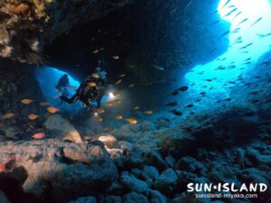 下地島ダイビングスポット『魔女の部屋』