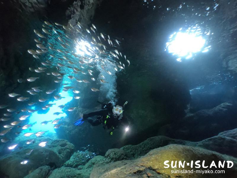 宮古島ダイビングスポット『青の洞窟』