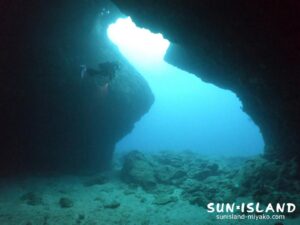 下地島ダイビングスポット『中の島ホール』