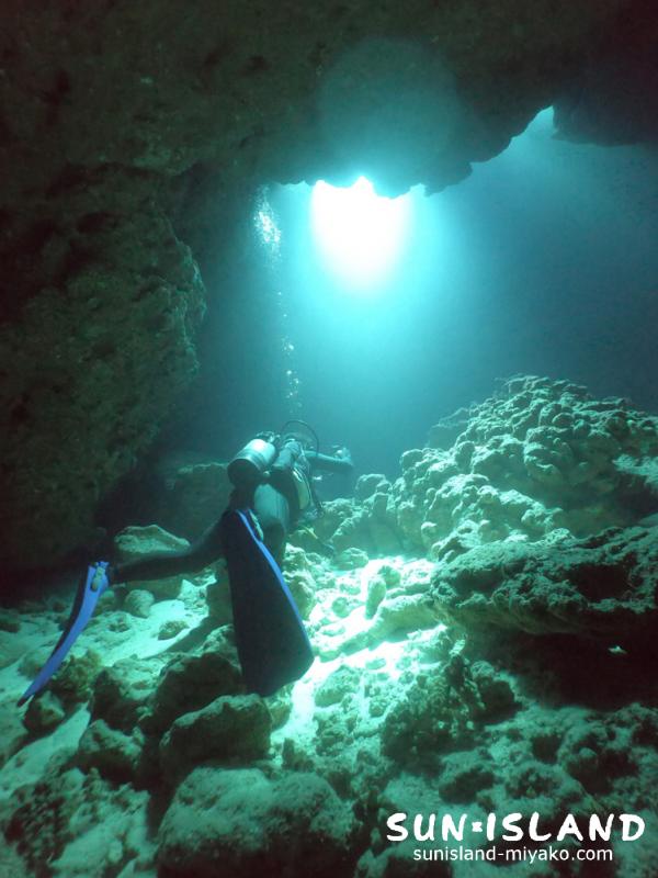 伊良部島ダイビングスポット『クロスホール』