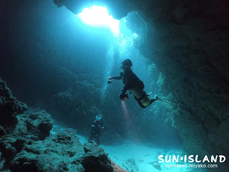 伊良部島ダイビングスポット「クロスホール」