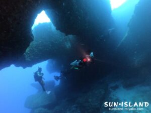 伊良部島ダイビングスポット「L字アーチ」