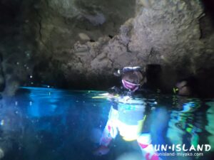 スネークホール