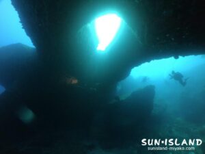 伊良部島ダイビングスポット「L字アーチ」