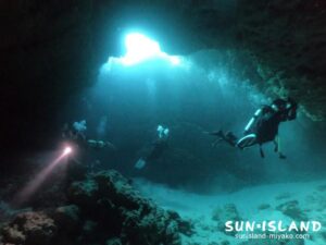 伊良部島ダイビングスポット「クロスホール」