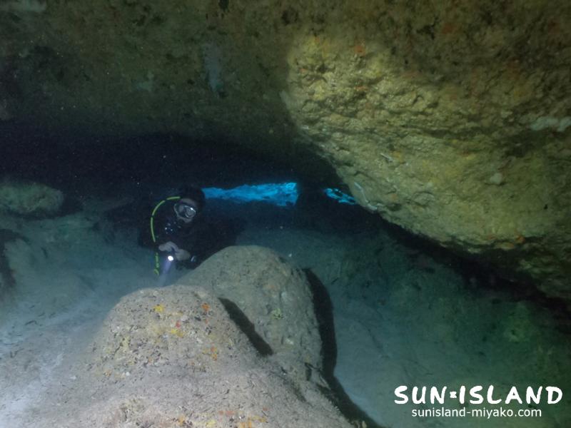 伊良部島ダイビングスポット「ワープホール」