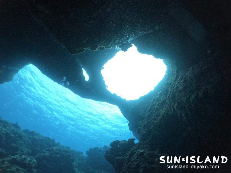 伊良部島ダイビングスポット「ダブルアーチ」