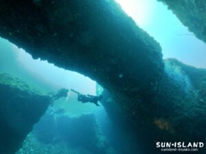 伊良部島ダイビングスポット「L字アーチ」