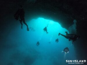 三大地形スポットの一つ「通り池」