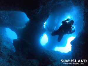 アントニガウディ