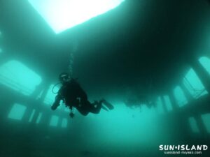 沈船ダイビング