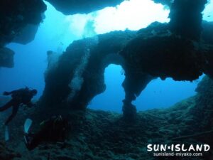 アントニガウディ