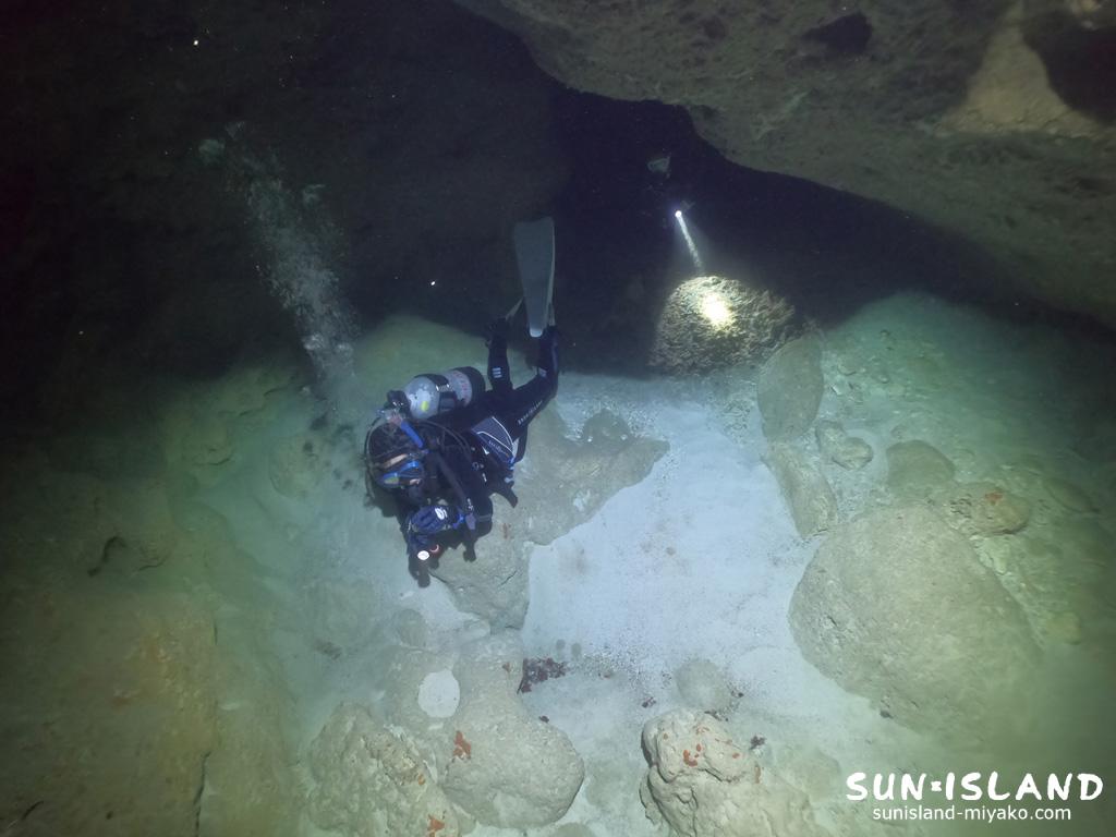 洞窟ダイビング