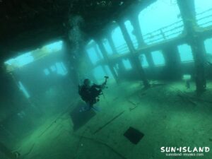 沈船ダイビング