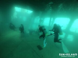 沈船ダイビング