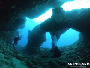 宮古島三大地形スポット『アントニガウディ』