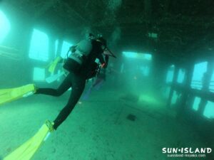 沈船ダイビング