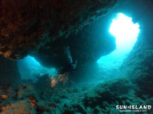 下地島ダイビングスポット『魔女の部屋』