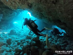 下地島ダイビングスポット『魔王の宮殿』
