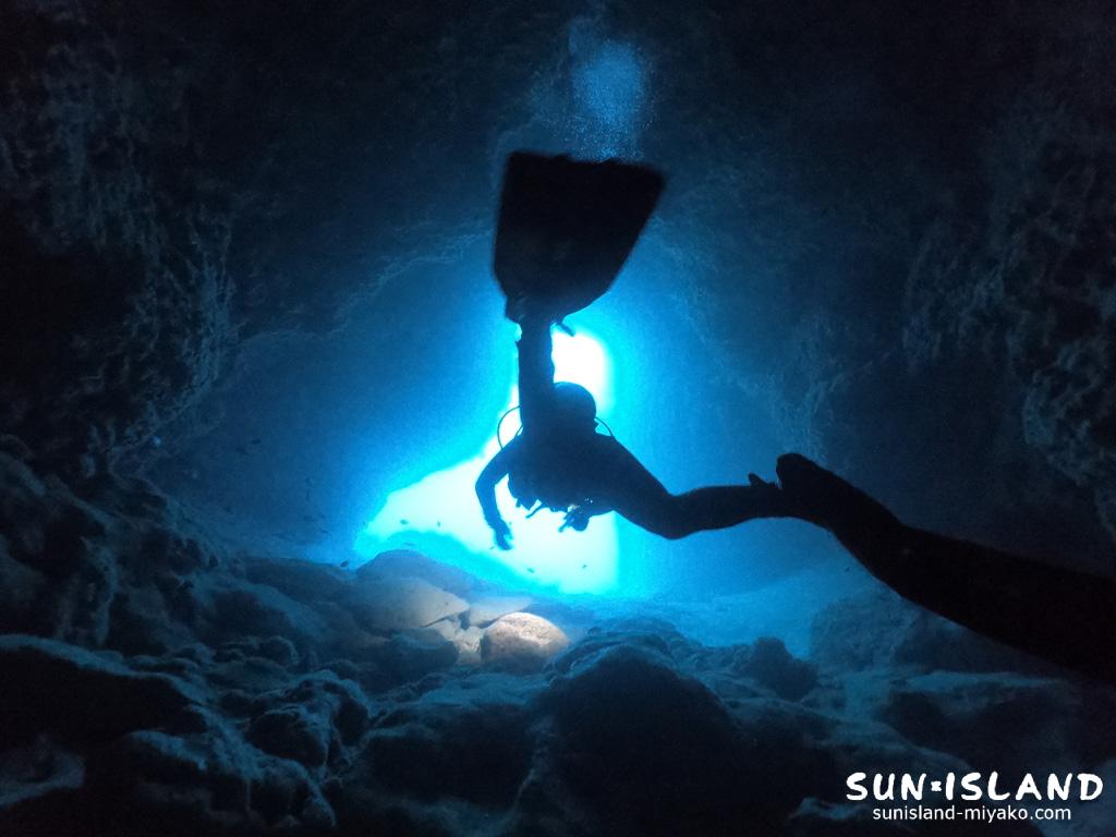 下地島ダイビングスポット『中の島ホール』