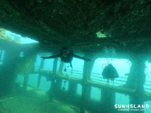 沈船ダイビング