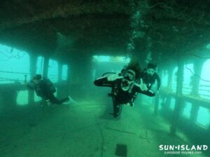 沈船ダイビング