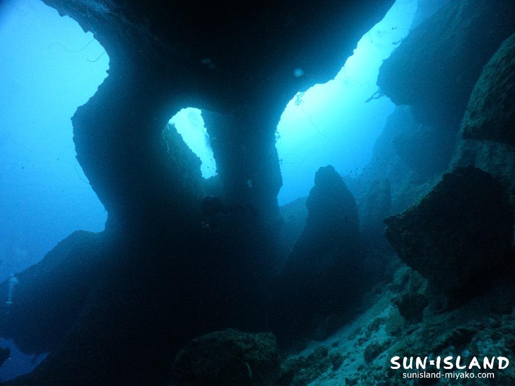 伊良部島ダイビングポイント『L字アーチ』