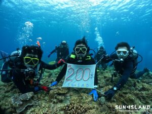 リピーターKさん200ダイブ記念撮影