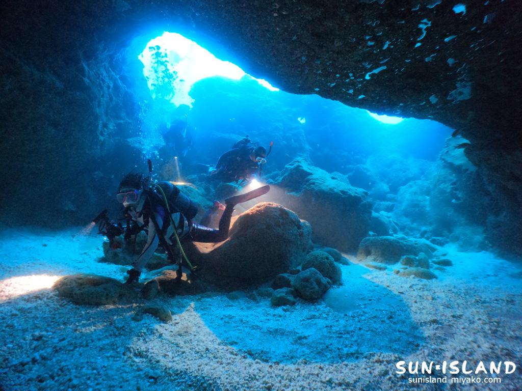 伊良部今ダイビングスポット『クロスホール』