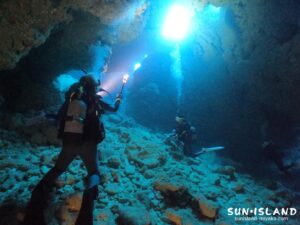 宮古島三大地形スポット『魔王の宮殿』