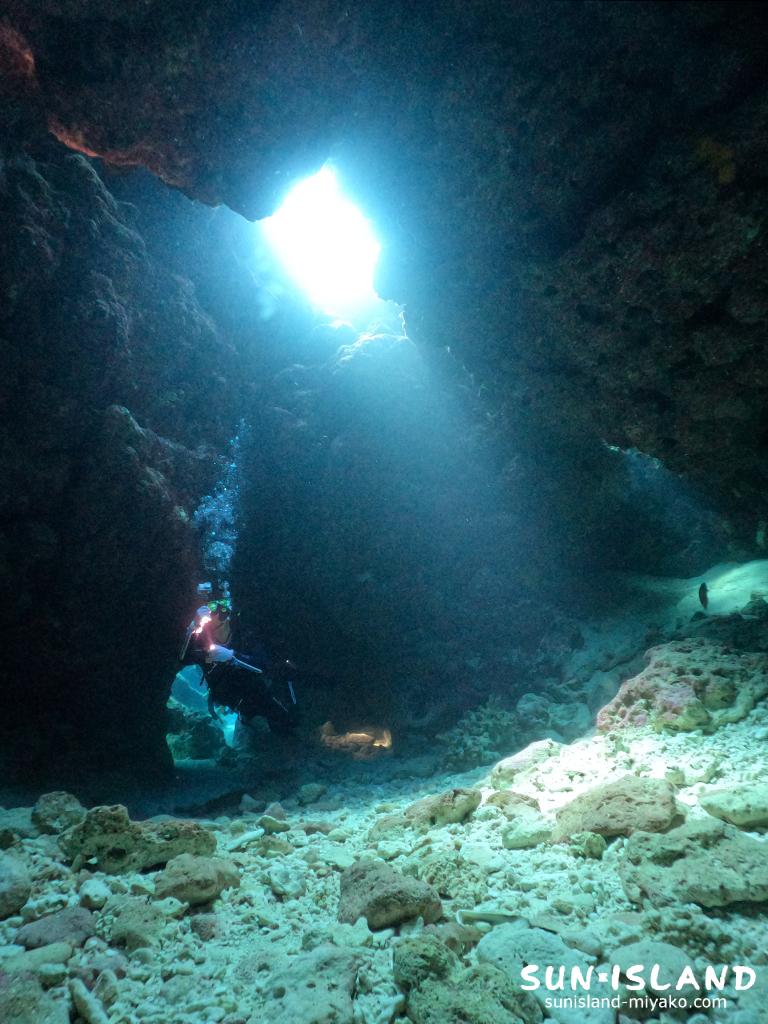 ダイビングスポット『なるほどザケーブ』