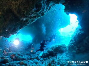 下地島ダイビングスポット『魔女の部屋』