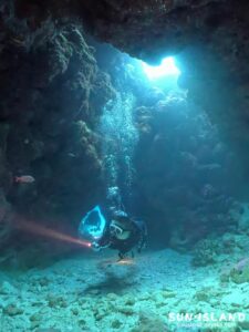 下地島ダイビングスポット『なるほどザケーブ』