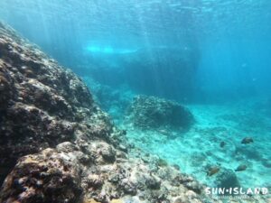 ツインホール出口の崖