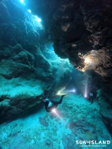 下地島ダイビングスポット『なるほどザ・ケーブ　』