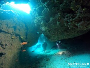 下地島ダイビングスポット『ムーンライトホール』