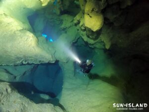 ミニ通り池内にある三又の造形