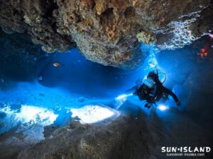 下地島ダイビングスポット『ムーンライトホール』